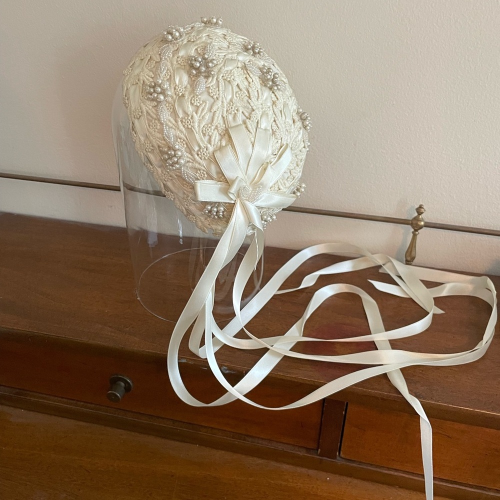 Wedding veil. Juliet cap style. Exquisite Antique. Hand made gorgeous. Lace - Picture 8 of 12